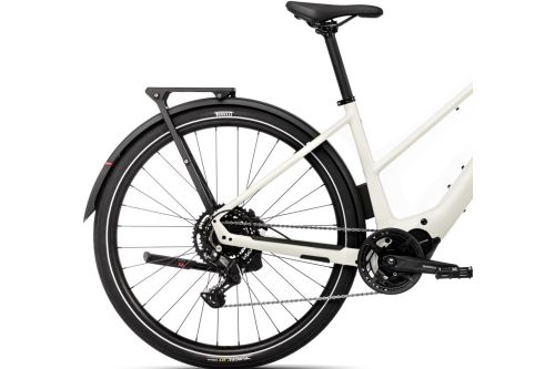 Rower elektryczny miejski trekkingowy miejski do jazdy na wycieczki po mieście po szutrach drogach polnych Orbea KEMEN TOUR 30 MID 20mph 7