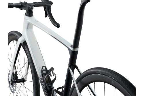Rower-szosowy-endurance-Giant-Defy-Advanced-Pro-1-6